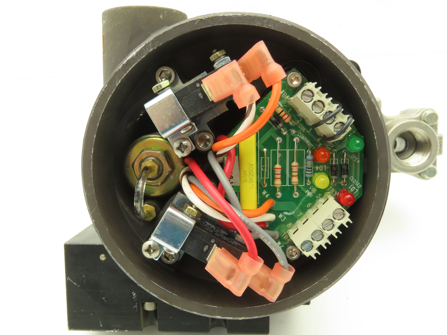 Flowserve 10I9 39 SZMS24A P BC R6 Pneumatic Actuator with 1/2"NPT SS Ball Valve