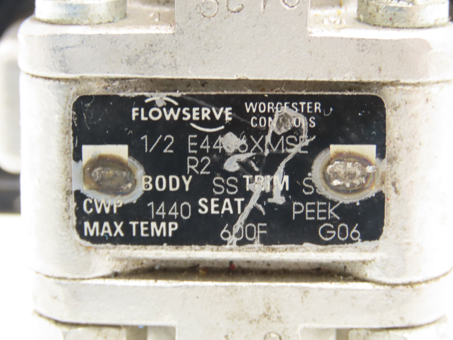 Flowserve 10I9 39 SZMS24A P BC R6 Pneumatic Actuator with 1/2"NPT SS Ball Valve