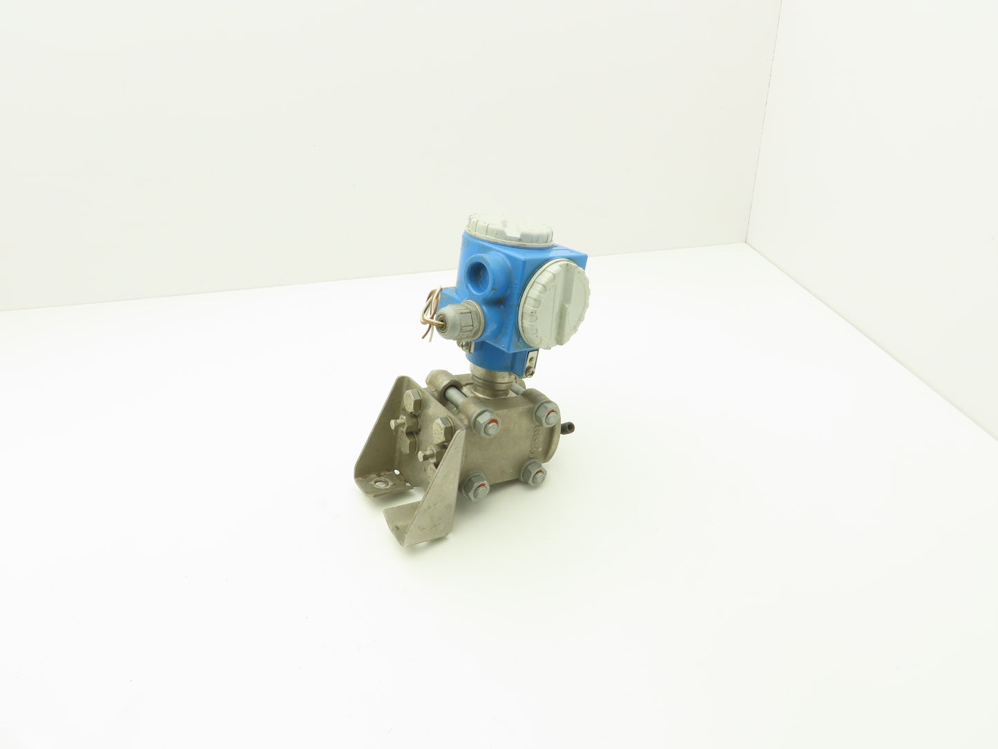 Endress Hauser PMD235-KH4A9EH1D HART Pressure Transmitter -4 to 4"H2O 2400psi