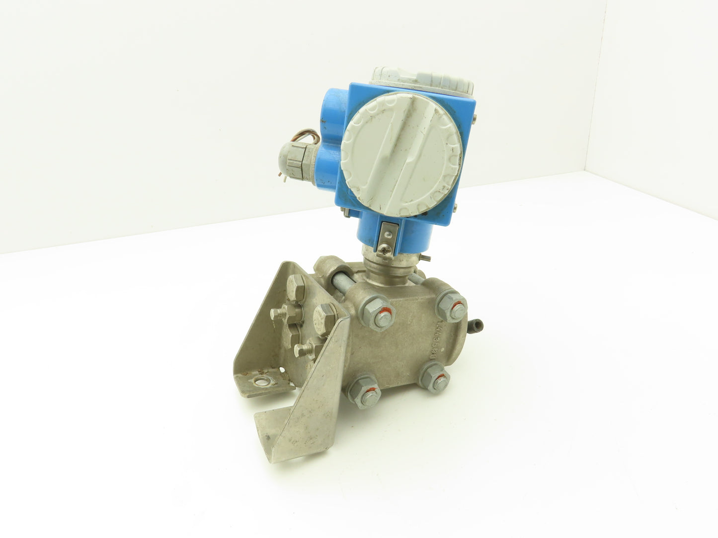 Endress Hauser PMD235-KH4A9EH1D HART Pressure Transmitter -4 to 4"H2O 2400psi