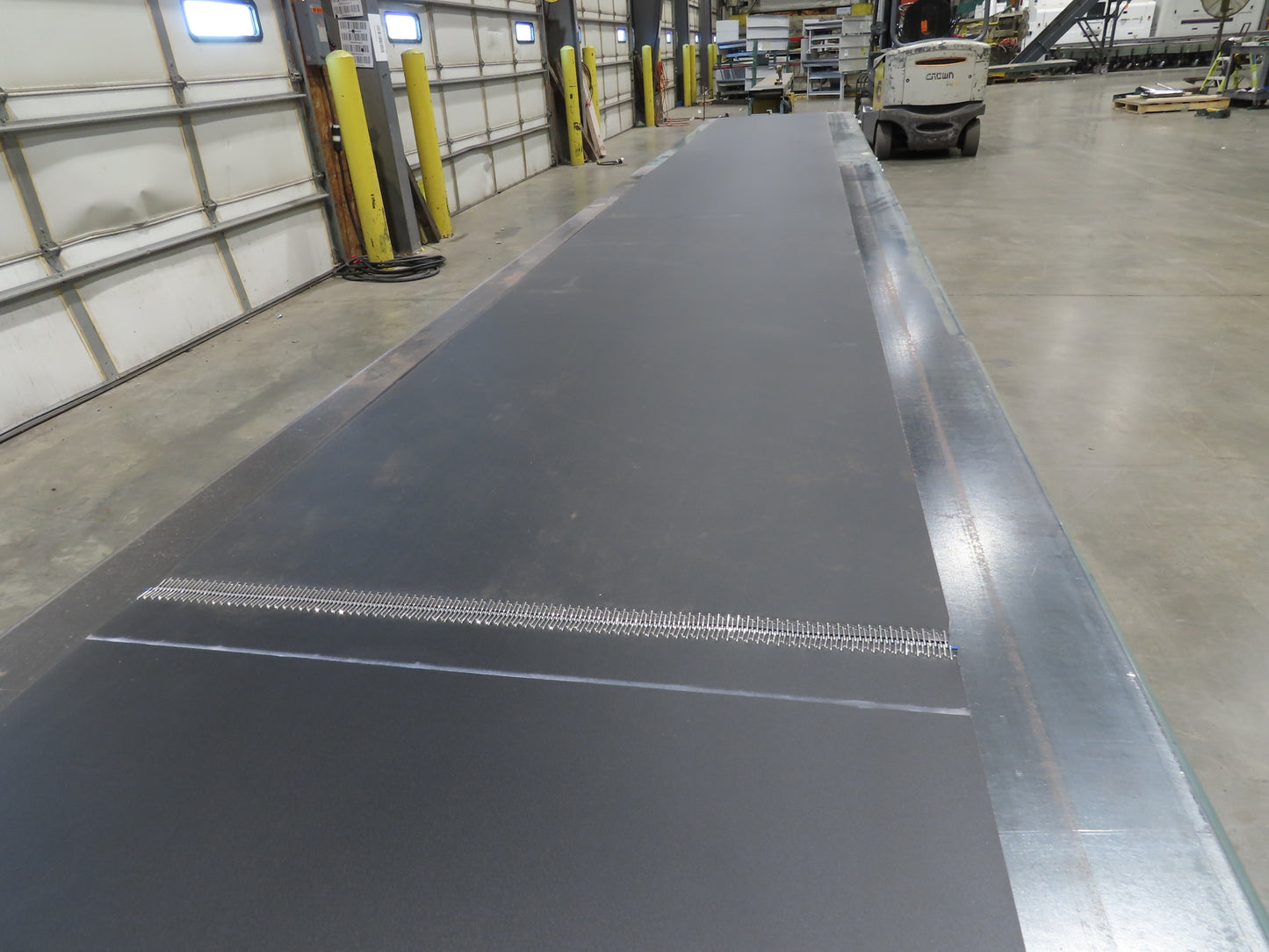Hytrol 24"x 15' 10" Slider Bed Conveyor 18"Belt 1Hp 3PH Center Drive 150FPM