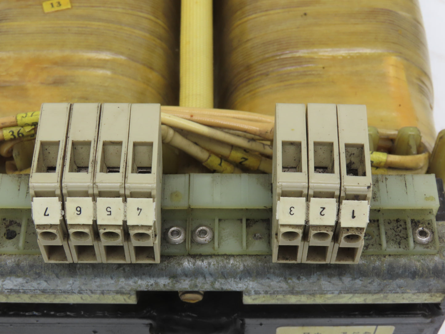 Siemens 4AM9995-0AR30-0J Stepdown Power Transformer 2.5kva HV400/380V LV110/24V