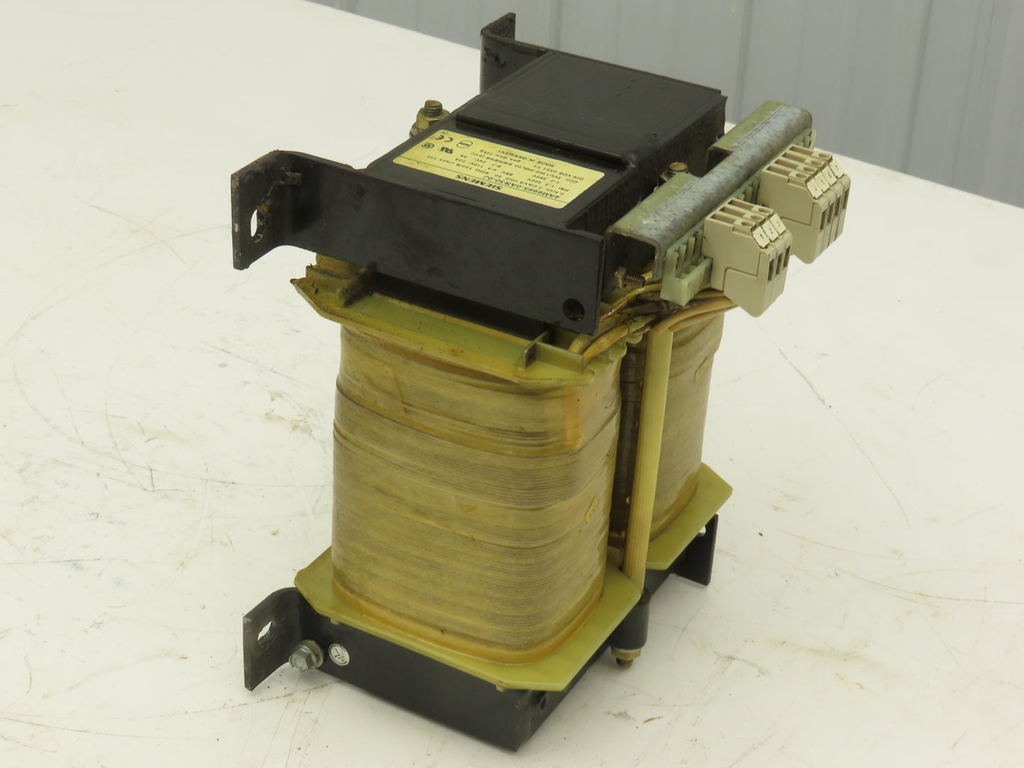 Siemens 4AM9995-0AR30-0J Stepdown Power Transformer 2.5kva HV400/380V LV110/24V