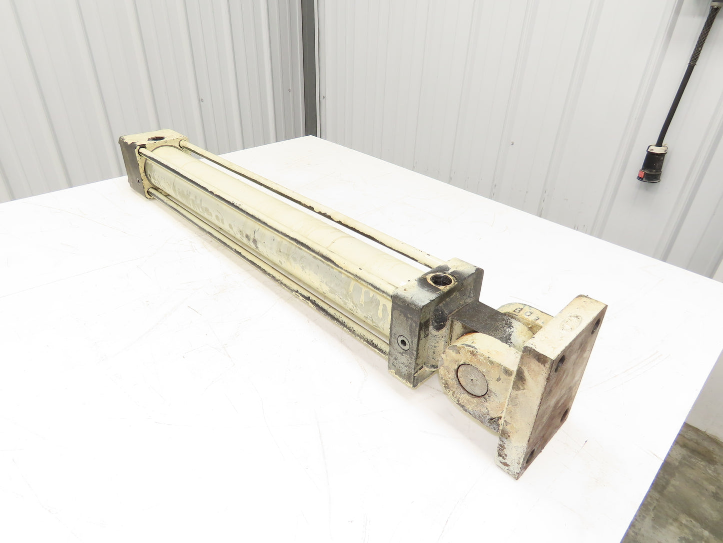 Hydraulic Cylinder 90mm Bore 650mm Stroke Threaded M39-1.5