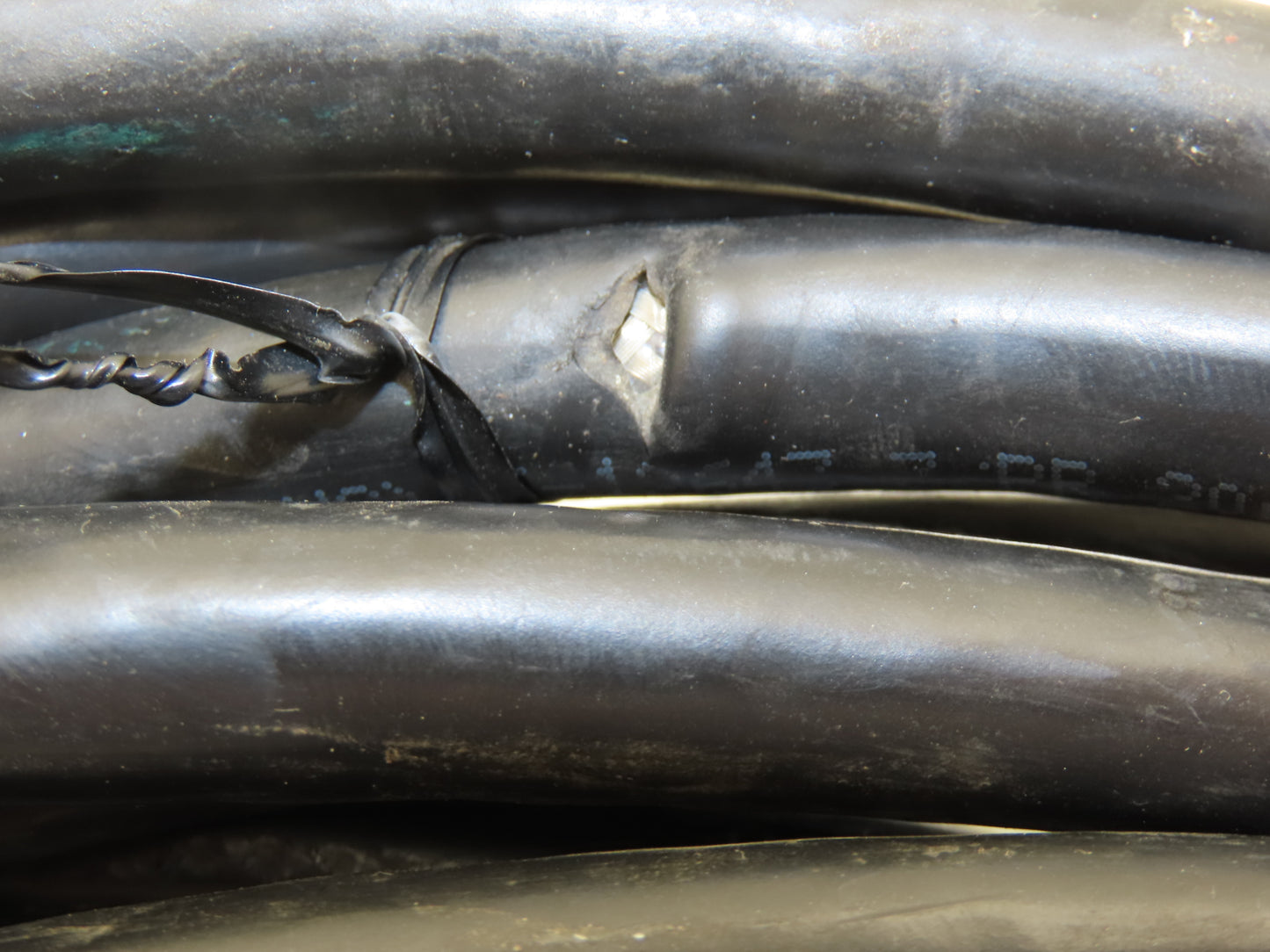 Fanuc WE4875-303 Pulse Arm Cable Rev A Empir 32' Cable W Ends Has Nick in Casing