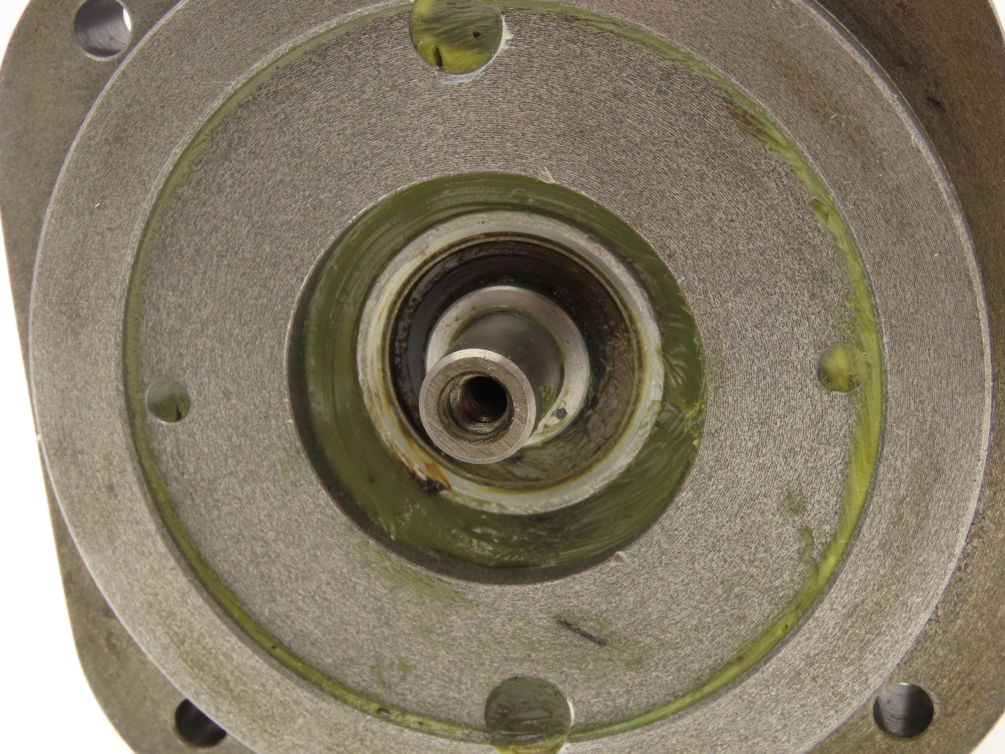 Yaskawa AC Servo Motor 154W 3000rpm 2.1 Amp w/Encoder UTMAH-B12BDYR6