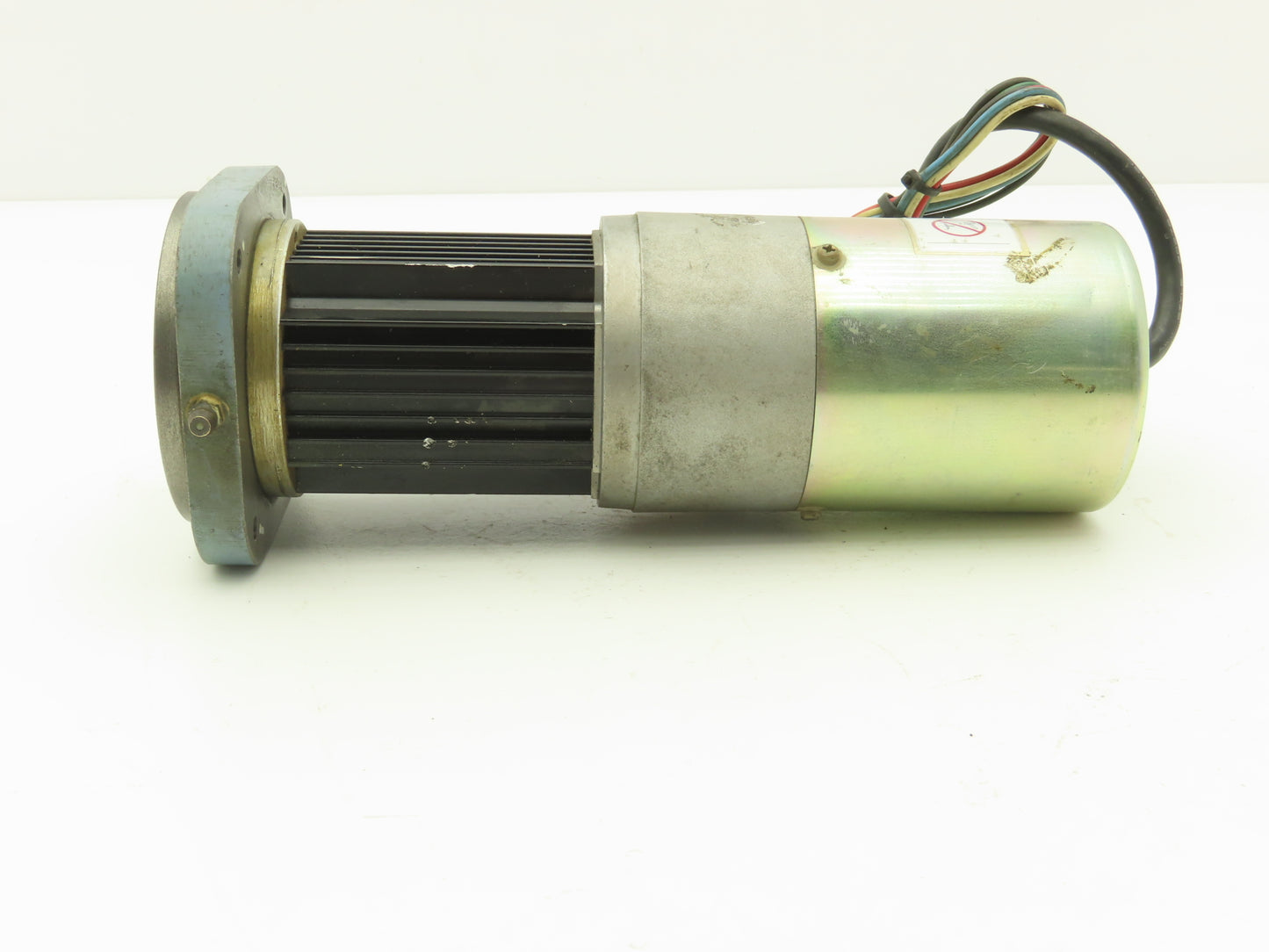 Yaskawa AC Servo Motor 154W 3000rpm 2.1 Amp w/Encoder UTMAH-B12BDYR6