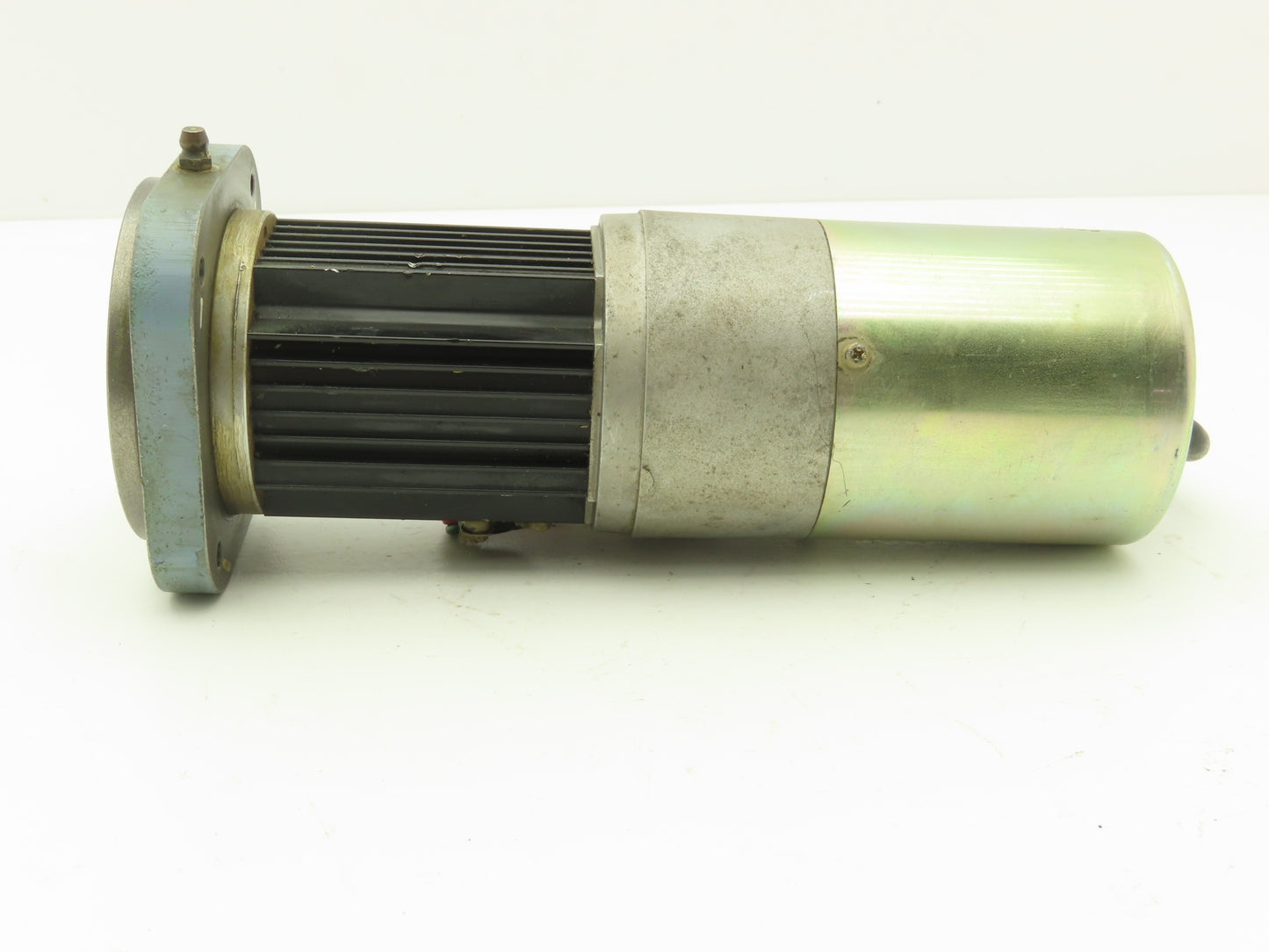 Yaskawa AC Servo Motor 154W 3000rpm 2.1 Amp w/Encoder UTMAH-B12BDYR6