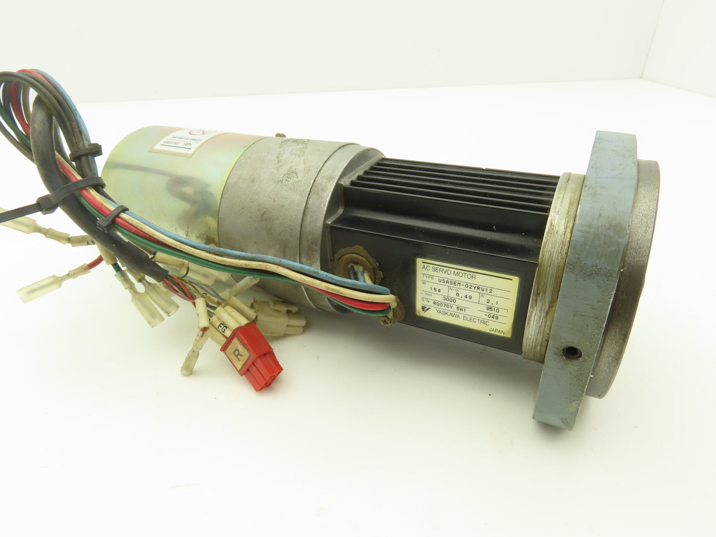 Yaskawa AC Servo Motor 154W 3000rpm 2.1 Amp w/Encoder UTMAH-B12BDYR6