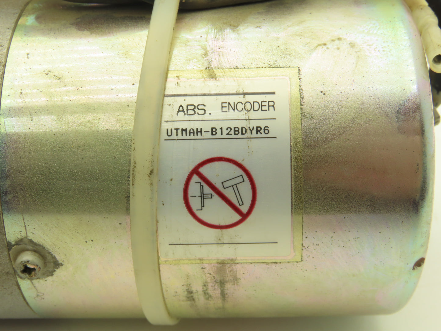 Yaskawa USASEM-02YRW12 AC Servo Motor 154W 3000rpm w/Encoder Right Angle Output