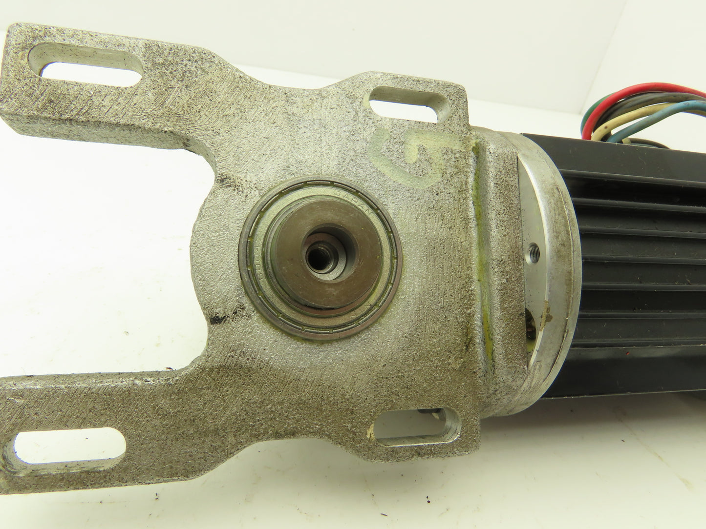 Yaskawa USASEM-02YRW12 AC Servo Motor 154W 3000rpm w/Encoder Right Angle Output