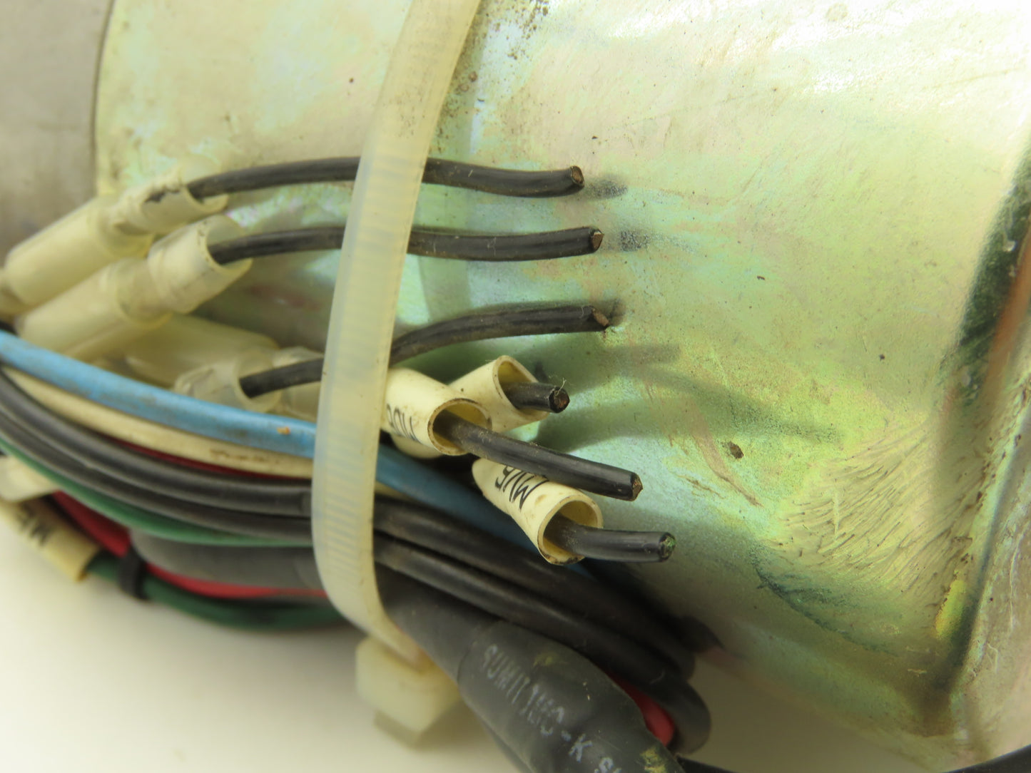 Yaskawa USASEM-02YRW12 AC Servo Motor 154W 3000rpm w/Encoder Right Angle Output