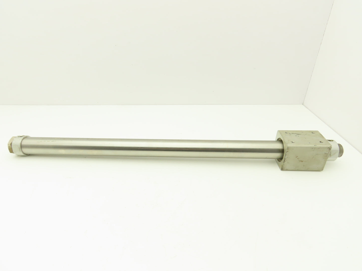 SMC CY2B40H-600 Pneumatic Air Magnetically Coupled Rodless Cylinder 40mm X 600mm