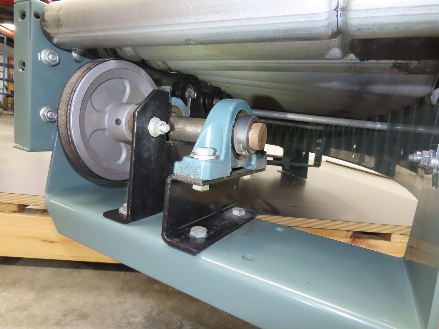 Hytrol 18"x 90° RH Curve Accumulation Roller Conveyor 15"BF V-Belt Slave Drive