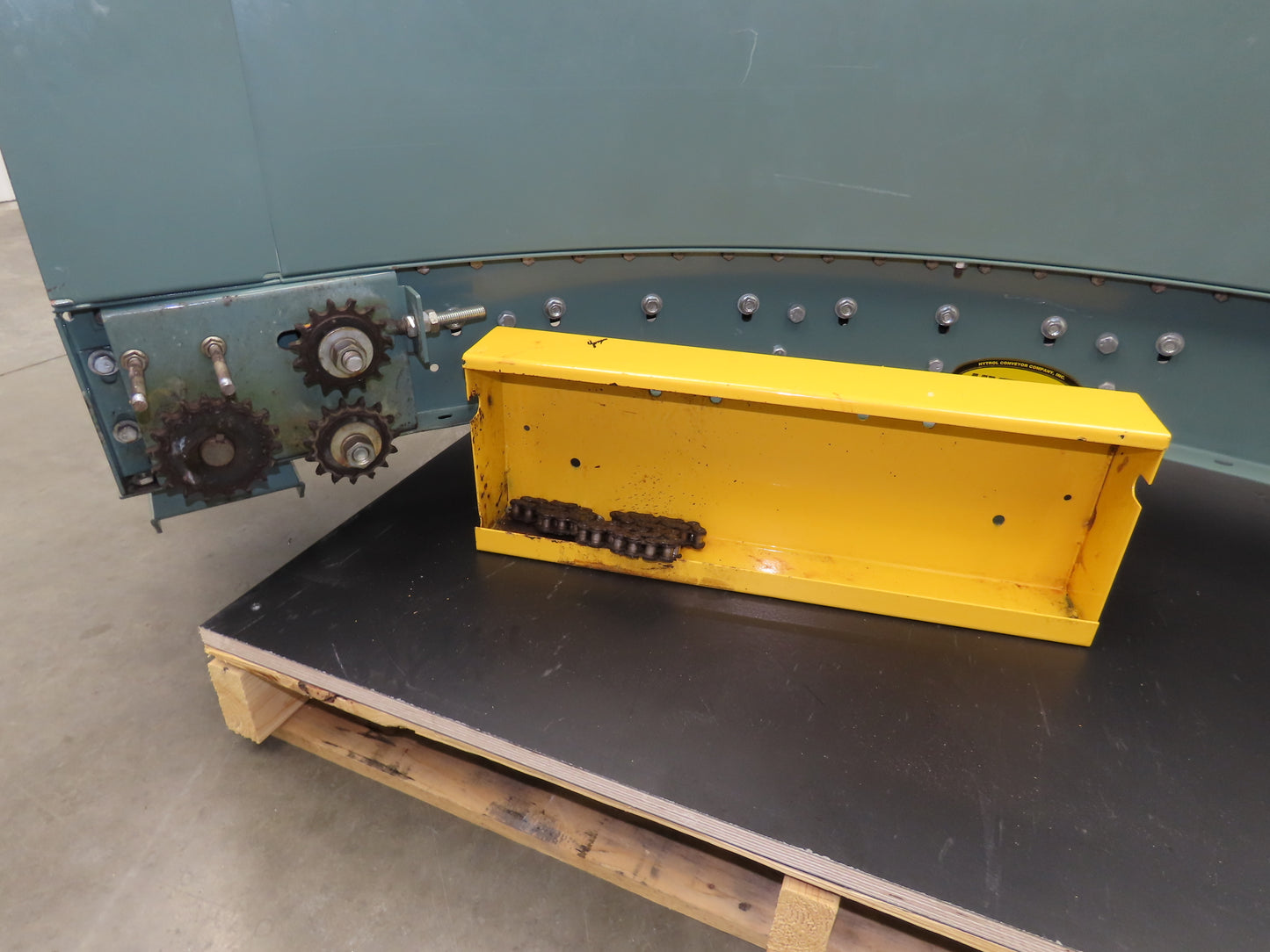 Hytrol 18"x 90° RH Curve Accumulation Roller Conveyor 15"BF V-Belt Slave Drive