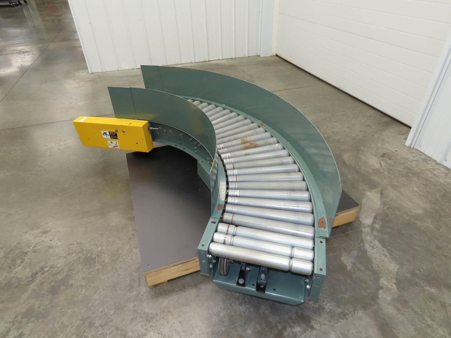 Hytrol 18"x 90° RH Curve Accumulation Roller Conveyor 15"BF V-Belt Slave Drive