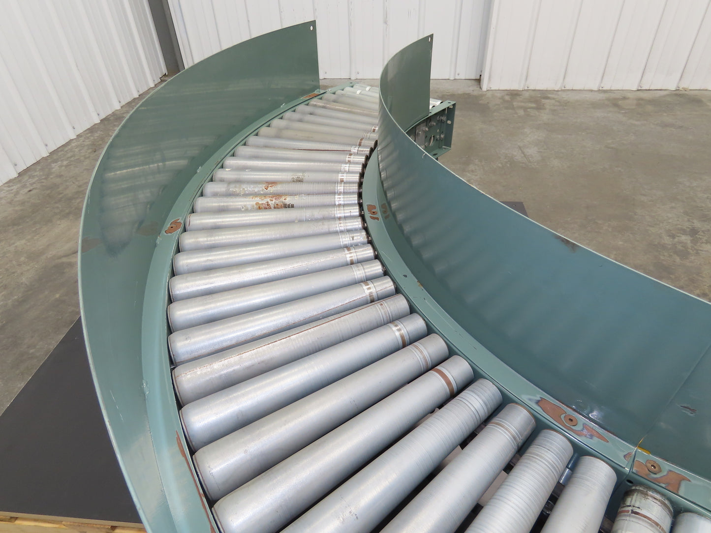 Hytrol 18"x 90° RH Curve Accumulation Roller Conveyor 15"BF V-Belt Slave Drive