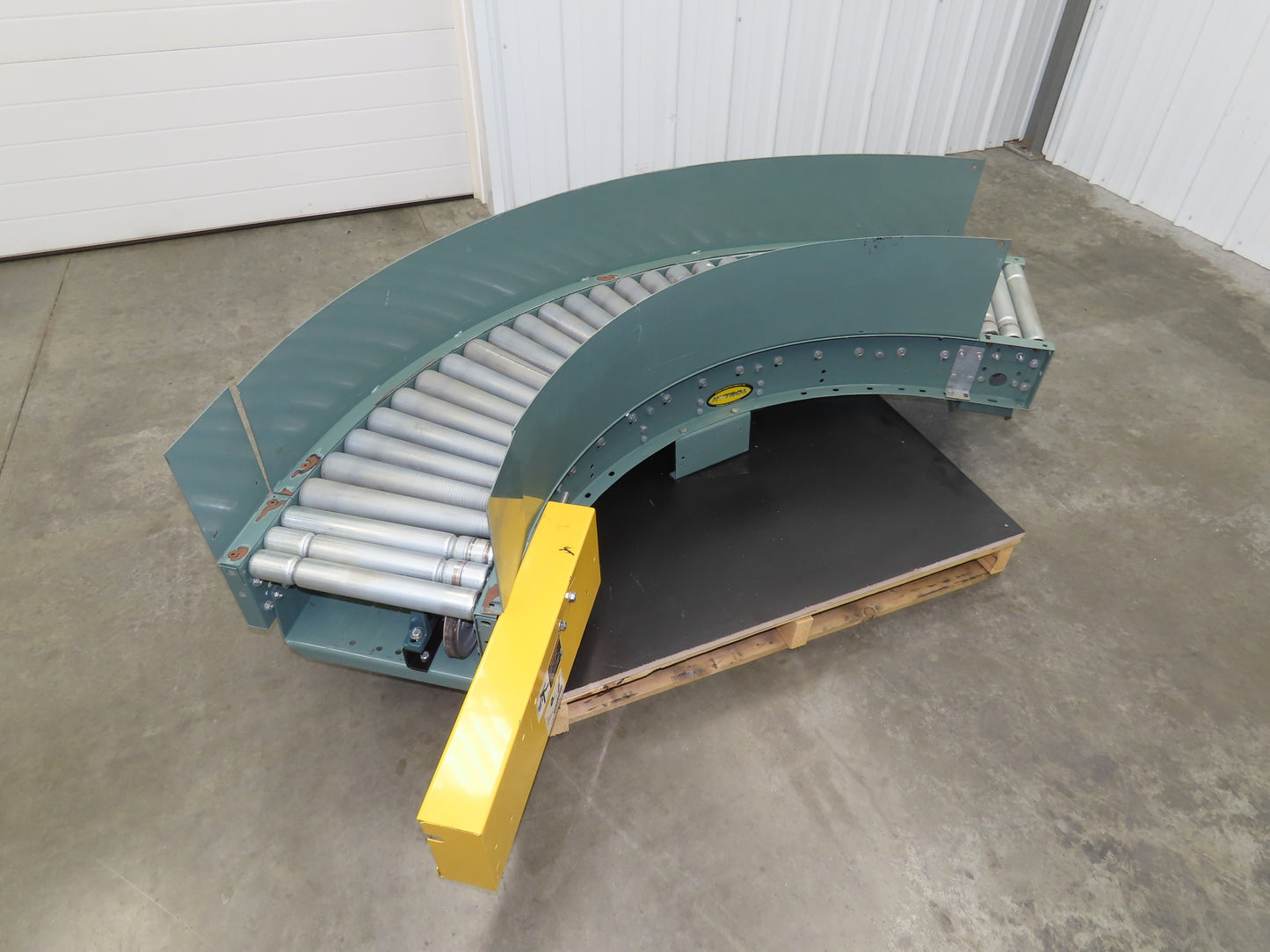Hytrol 18"x 90° RH Curve Accumulation Roller Conveyor 15"BF V-Belt Slave Drive