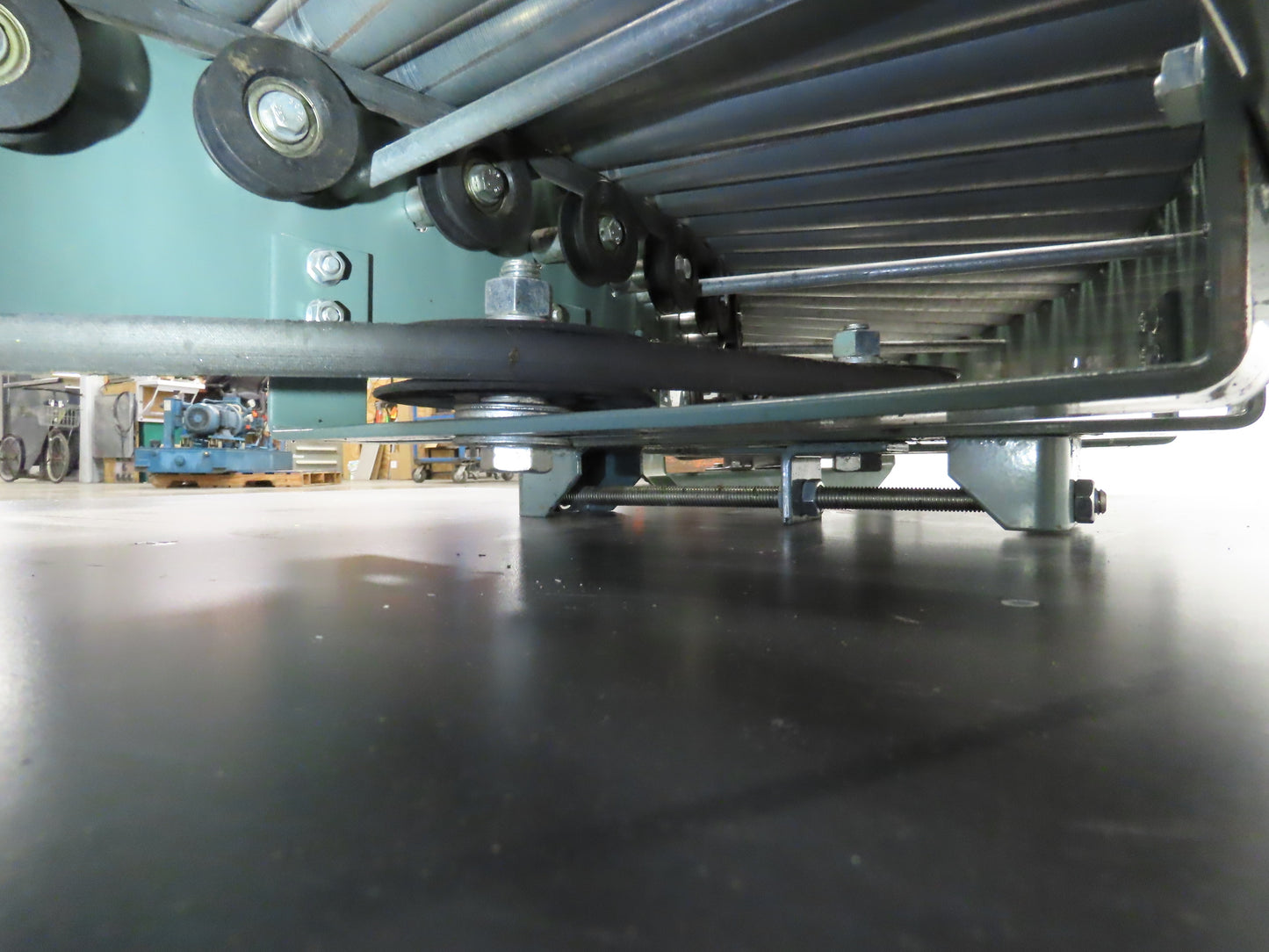 Hytrol 18"x 90° LH Curve Accumulation Roller Conveyor 15"BF V-Belt Slave Drive