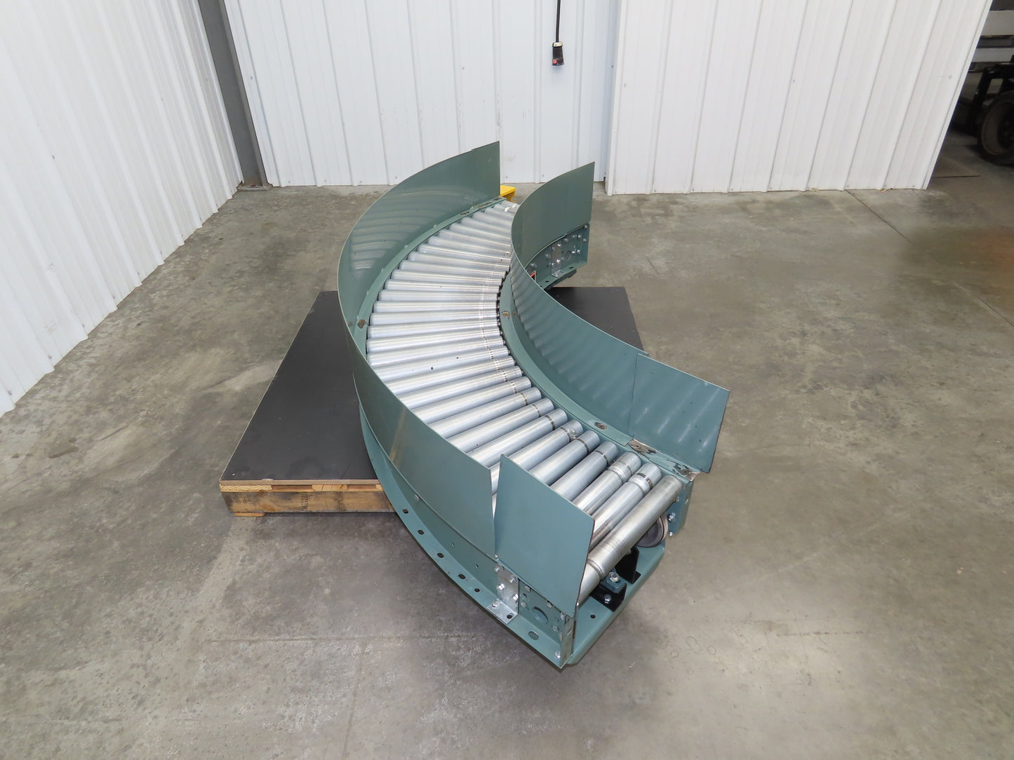 Hytrol 18"x 90° LH Curve Accumulation Roller Conveyor 15"BF V-Belt Slave Drive