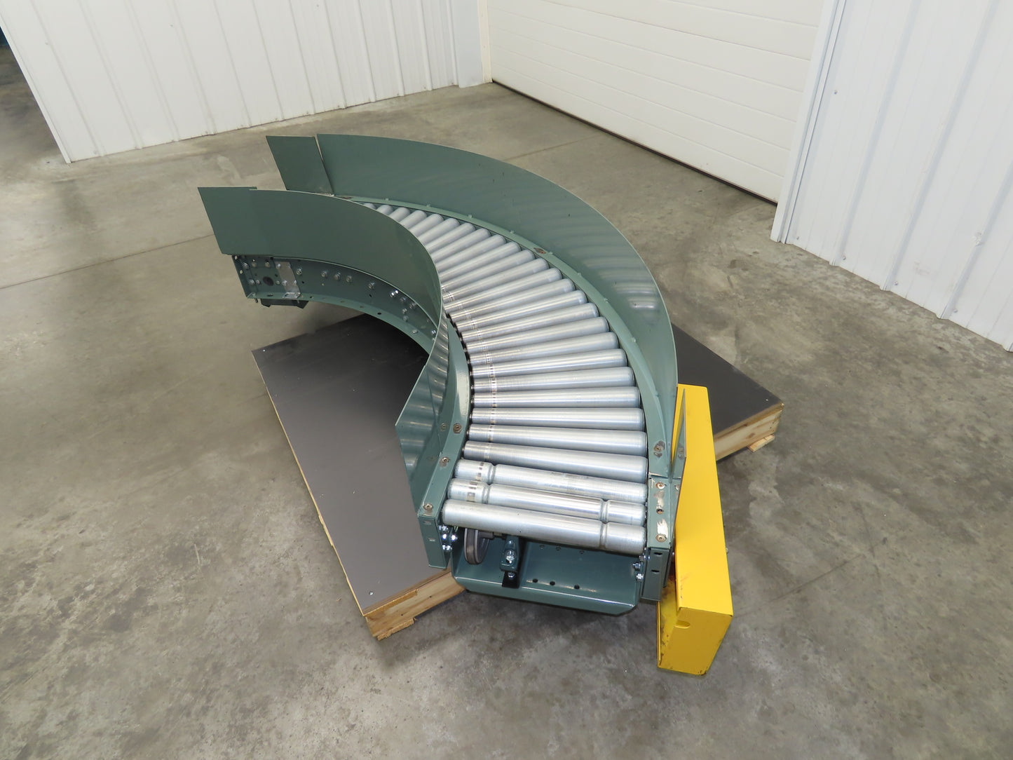 Hytrol 18"x 90° LH Curve Accumulation Roller Conveyor 15"BF V-Belt Slave Drive