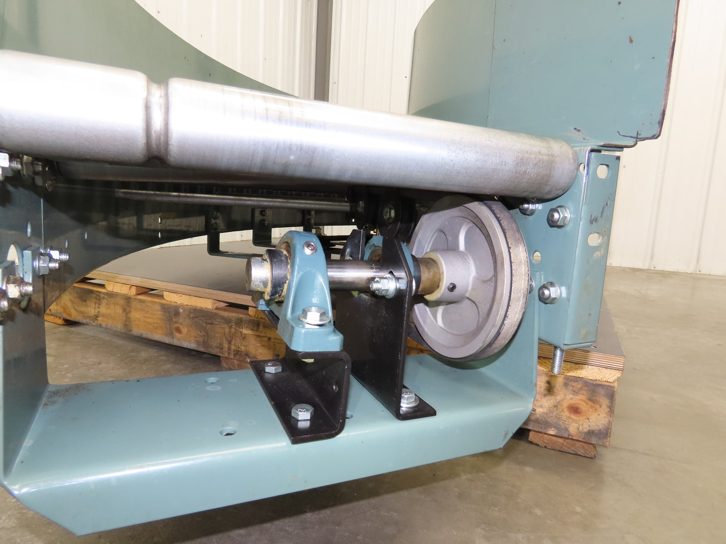 Hytrol 18"x 90° LH Curve Accumulation Roller Conveyor 15"BF V-Belt Slave Drive