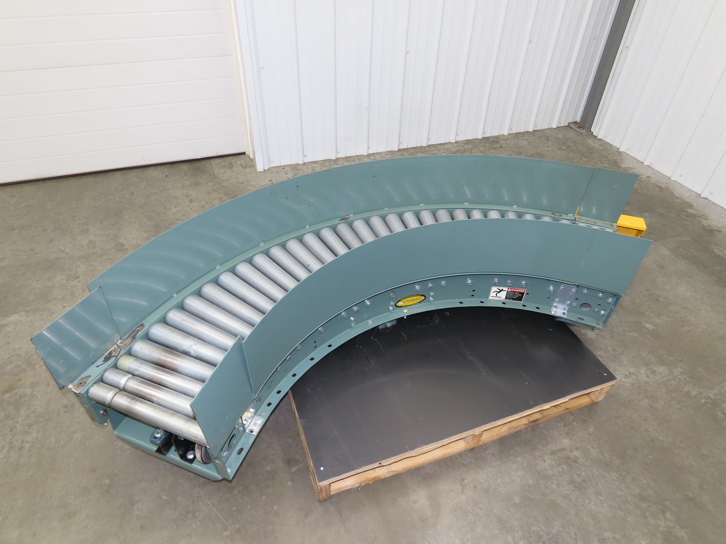 Hytrol 18"x 90° LH Curve Accumulation Roller Conveyor 15"BF V-Belt Slave Drive