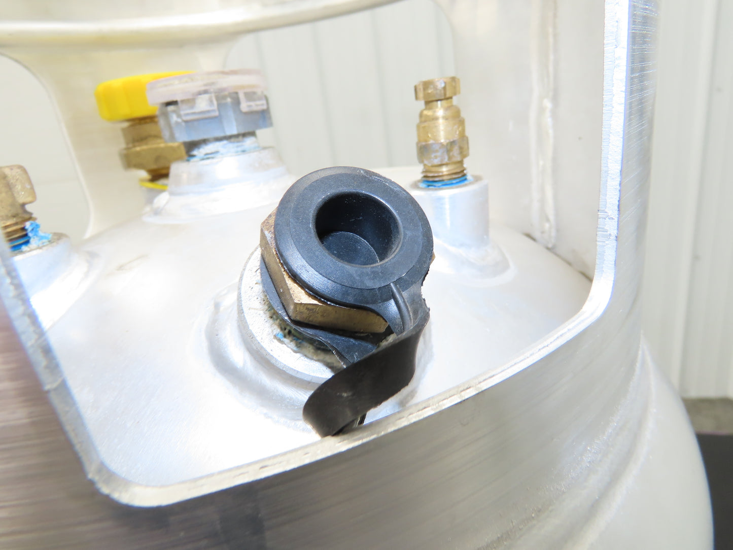 Worthington CYL9315-W 33.5Lb Aluminum Forklift Propane Cylinder LPG Gas Tank USA