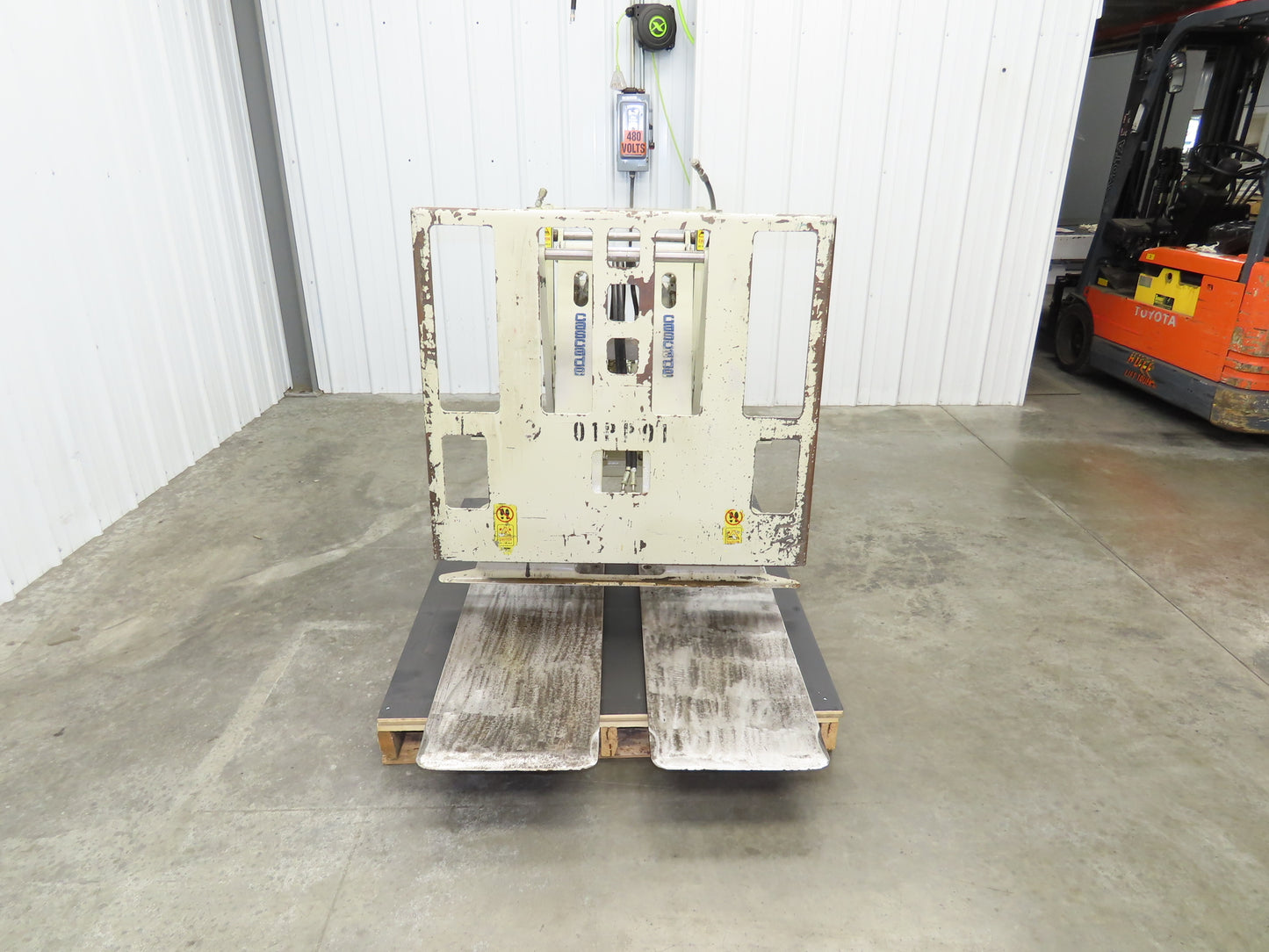 Cascade 35E-QPB-Q002 Forklift Push Pull Attachment 3500 LB Cap 48" Slip Sheet