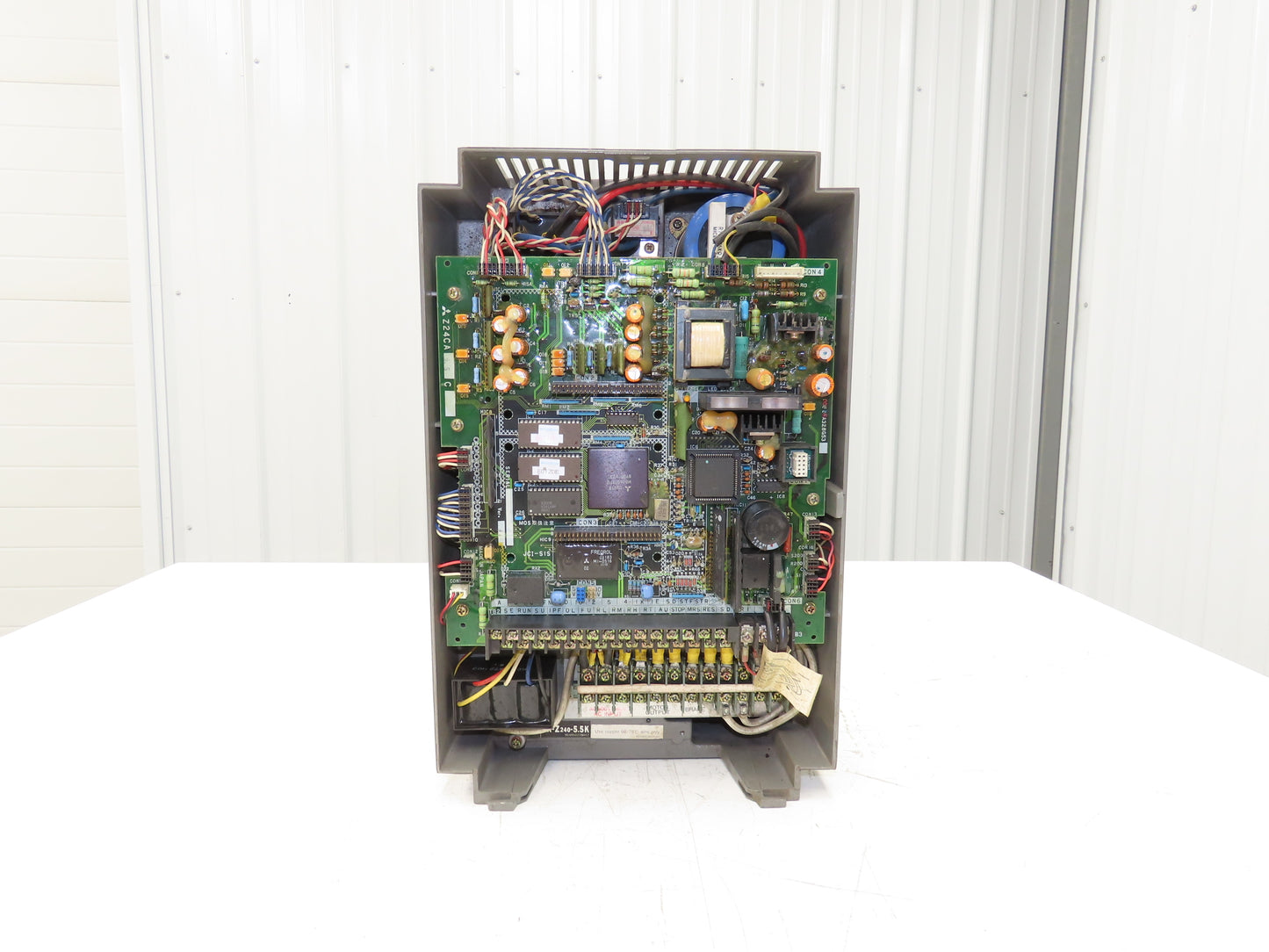 Mitsubishi FR-Z240-5.5K-UL AC Inverter Drive VFD 7.5Hp 400-460VAC 3PH 12A