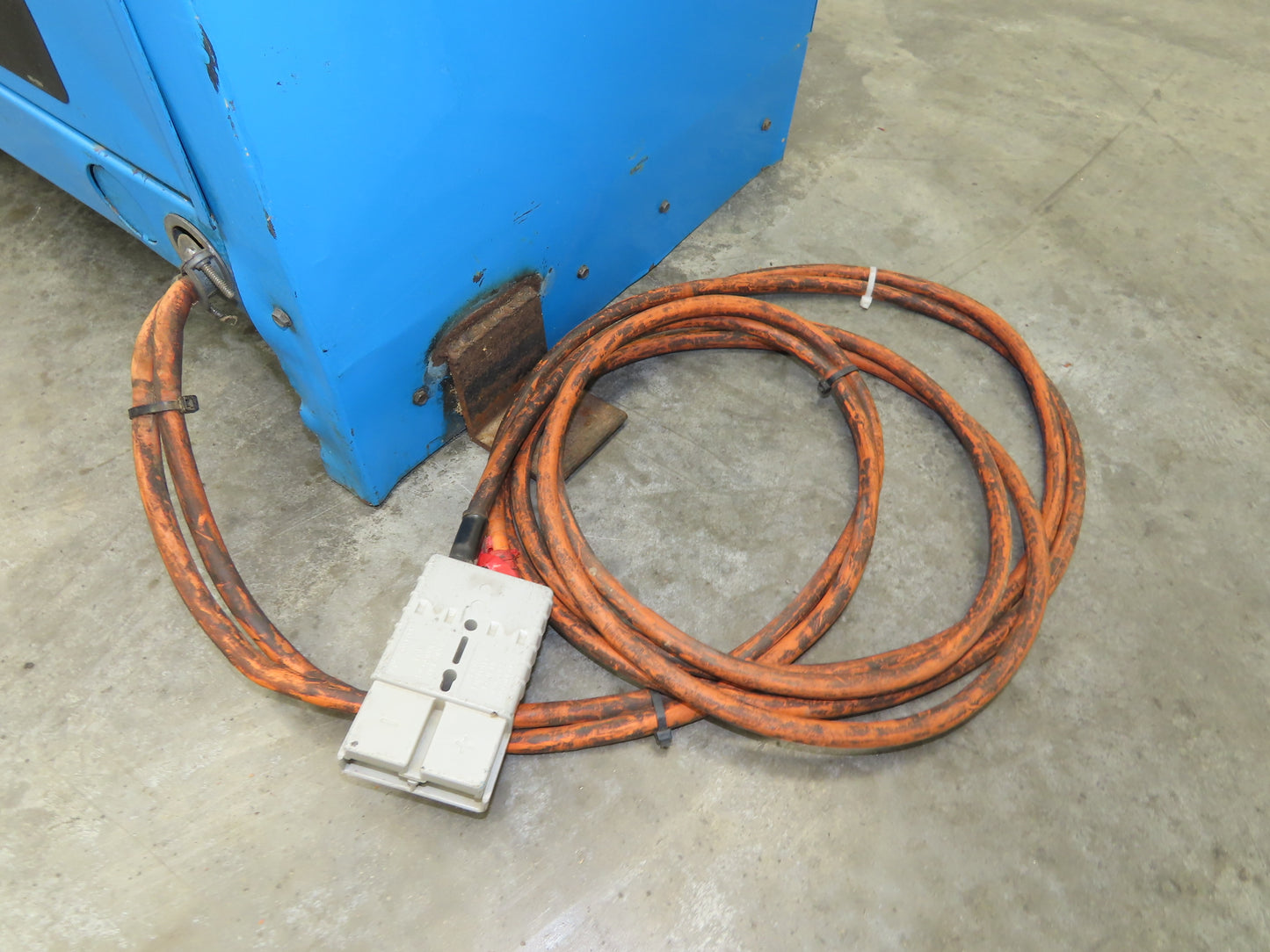 Exide D3E-12-550B Depth Forklift Battery Charger 24V 550Ah 88A 208/240/480V 3Ph