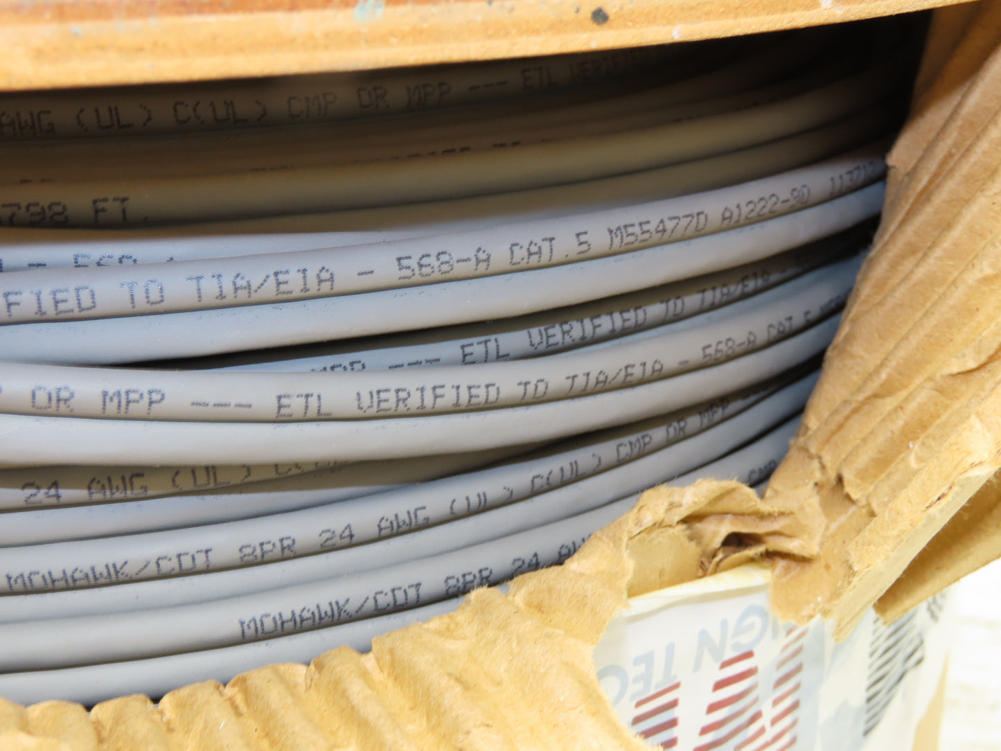 Mohawk TIA/EIA-568-A Cat 5 Unshielded Datatwist Cable 2x4 8-Pair 24awg 1000'