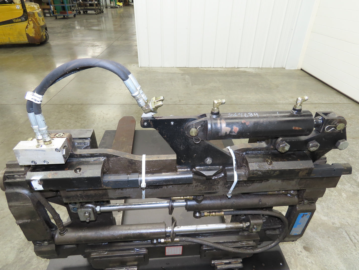 Cascade Forklift Class 3 SideShift Fork Positioner Attachment 10000lb 48" Forks