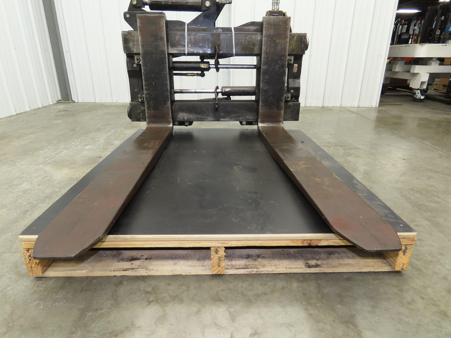 Cascade Forklift Class 3 SideShift Fork Positioner Attachment 10000lb 48" Forks