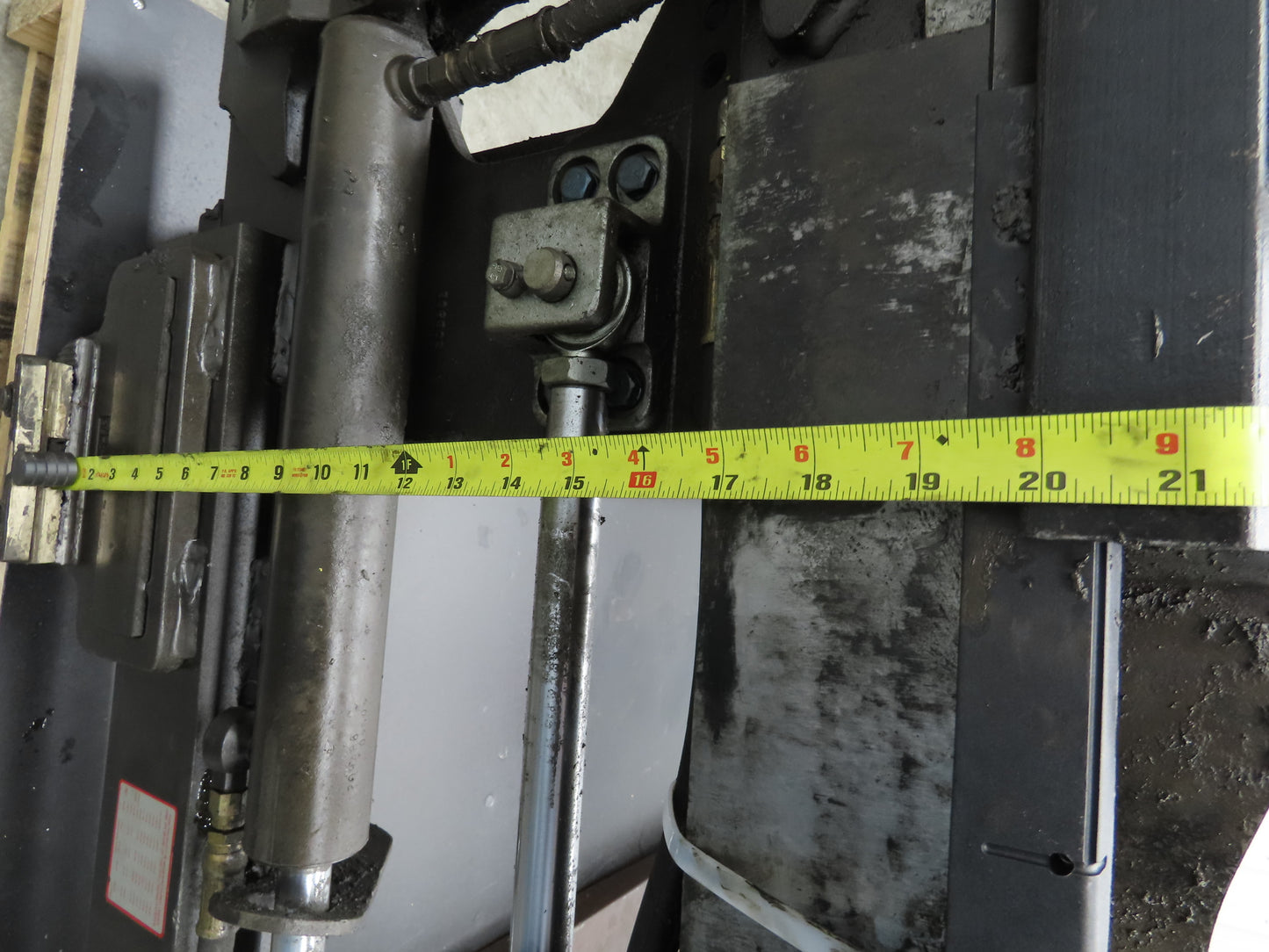 Cascade Forklift Class 3 SideShift Fork Positioner Attachment 10000lb 48" Forks