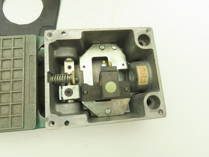 Numatics Numatrol NS666 Pneumatic Foot Pedal Floor Switch Spring Return LM5-0107