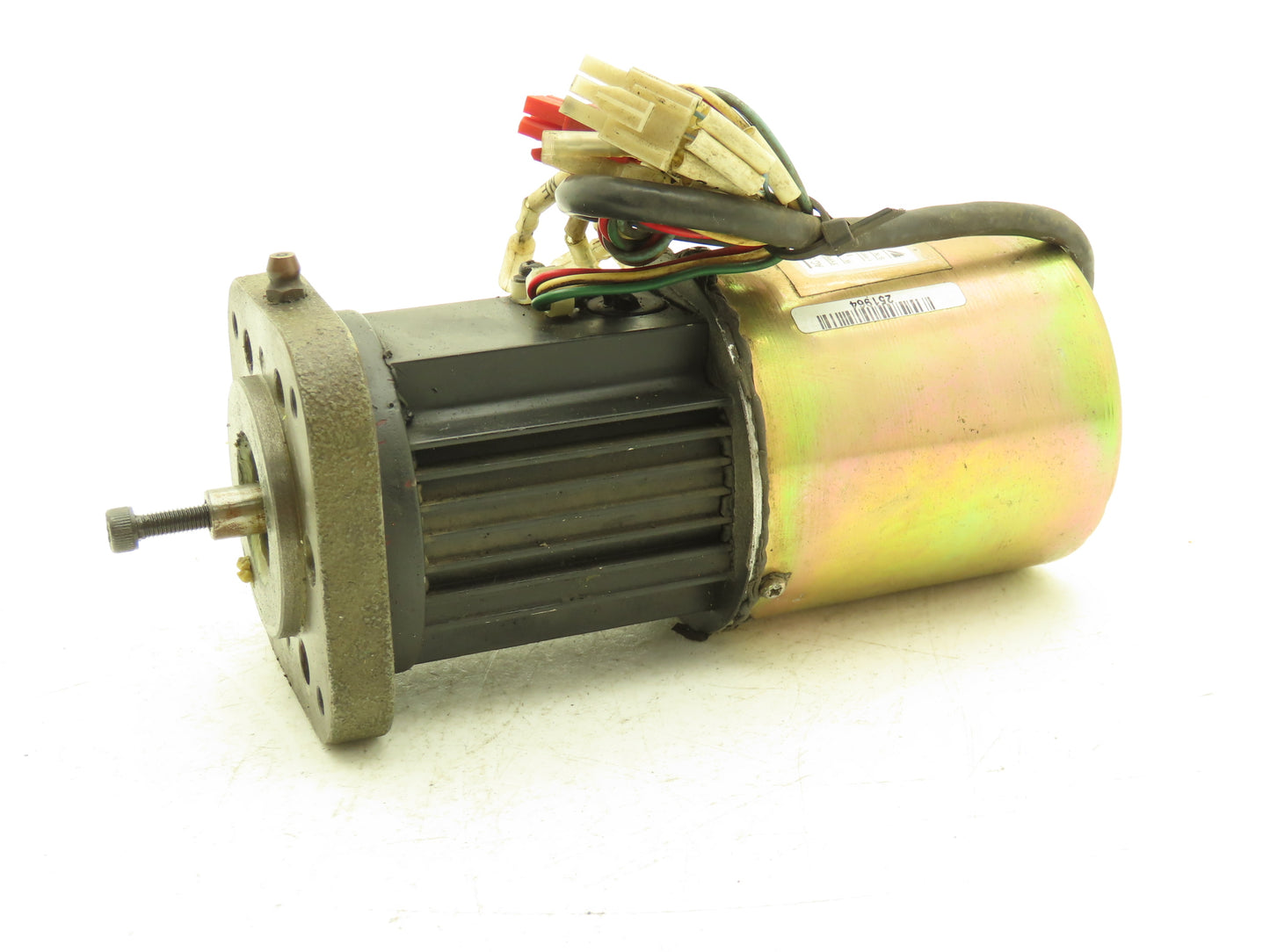 Yaskawa USAREM-01YRW11 AC Servo Motor 3000rpm 110W 1.1A 0.35Nm