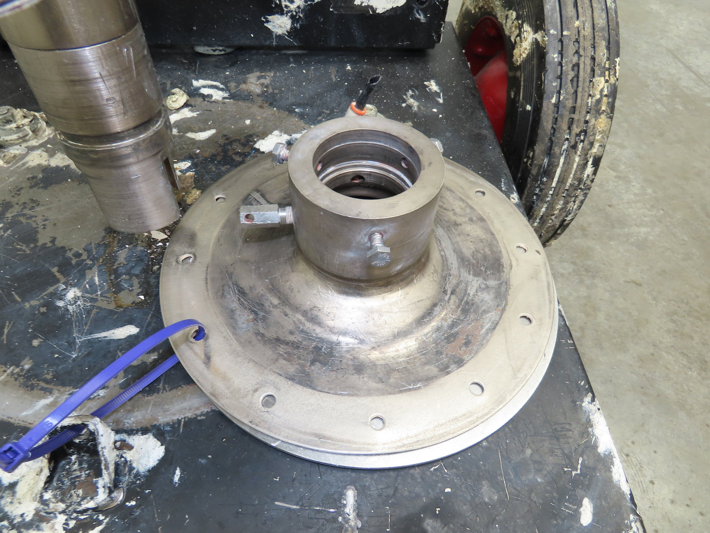 ARO 67120-P43 Pneumatic Extrusion Pump 6549 PSI 5 Gal Pail Lifter Unloader Cart