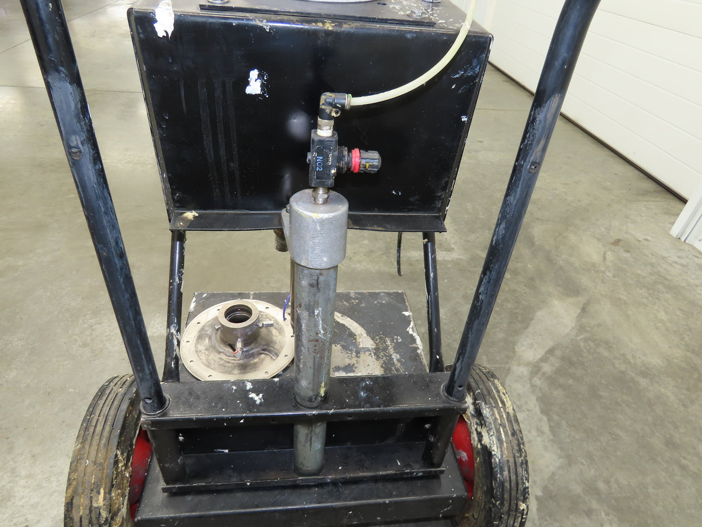 ARO 67120-P43 Pneumatic Extrusion Pump 6549 PSI 5 Gal Pail Lifter Unloader Cart