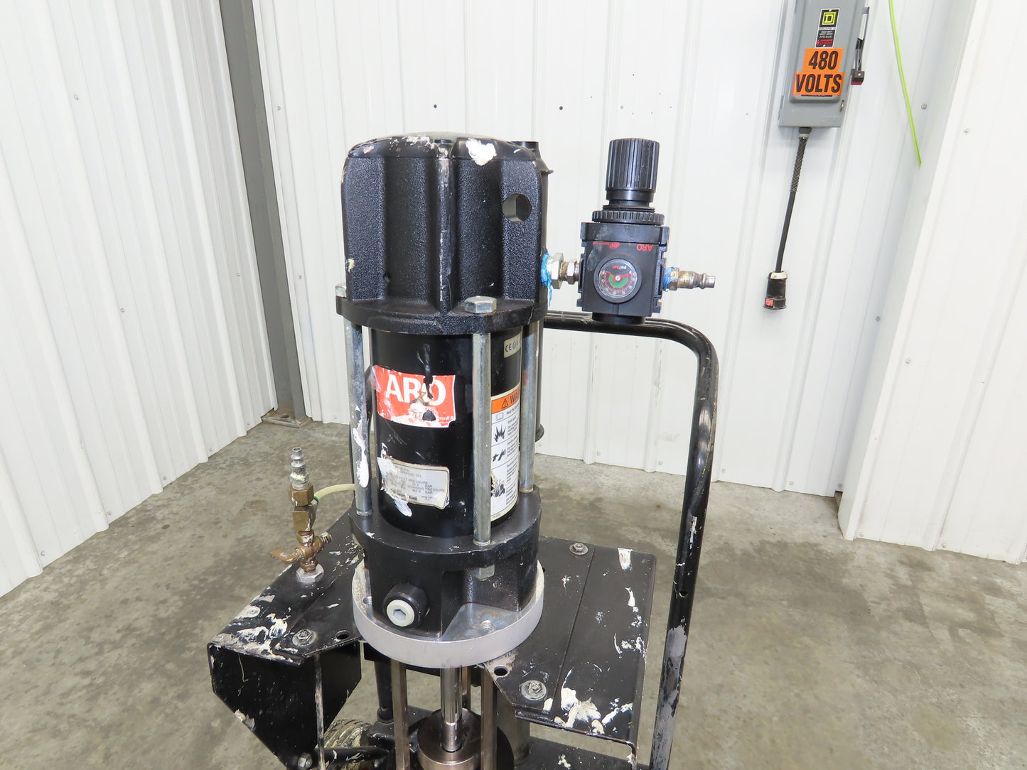 ARO 67120-P43 Pneumatic Extrusion Pump 6549 PSI 5 Gal Pail Lifter Unloader Cart