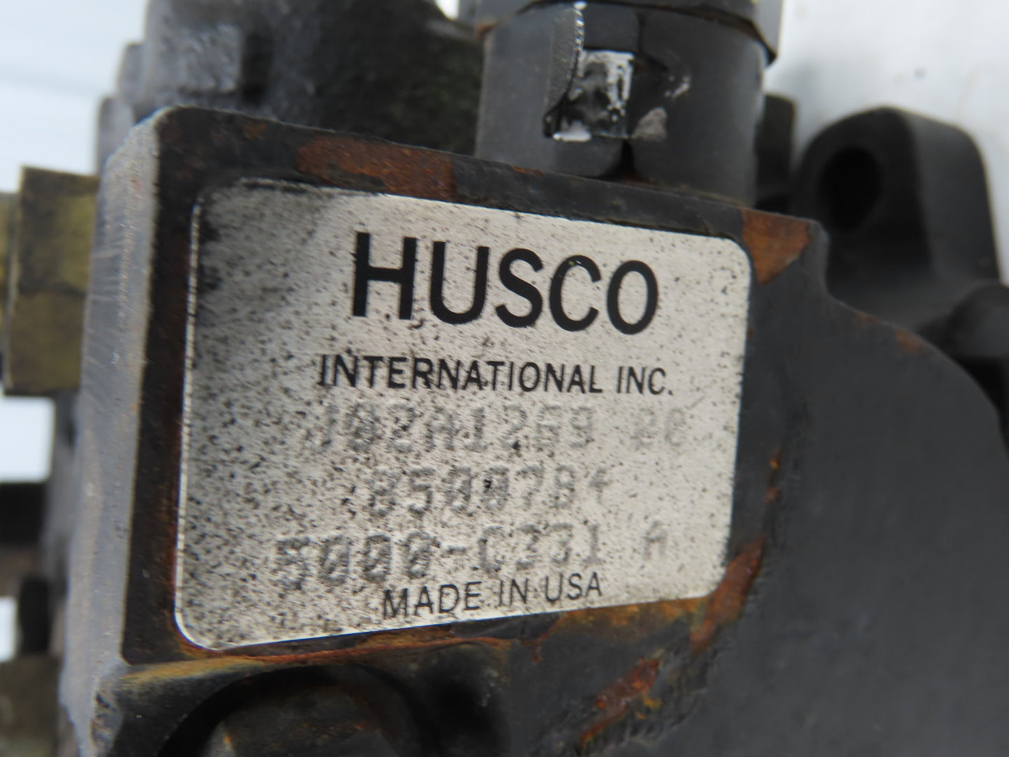 Husco 5000-C331 A Hydraulic 3-Spool Forklift Mast Control Valve Off E60Z-33