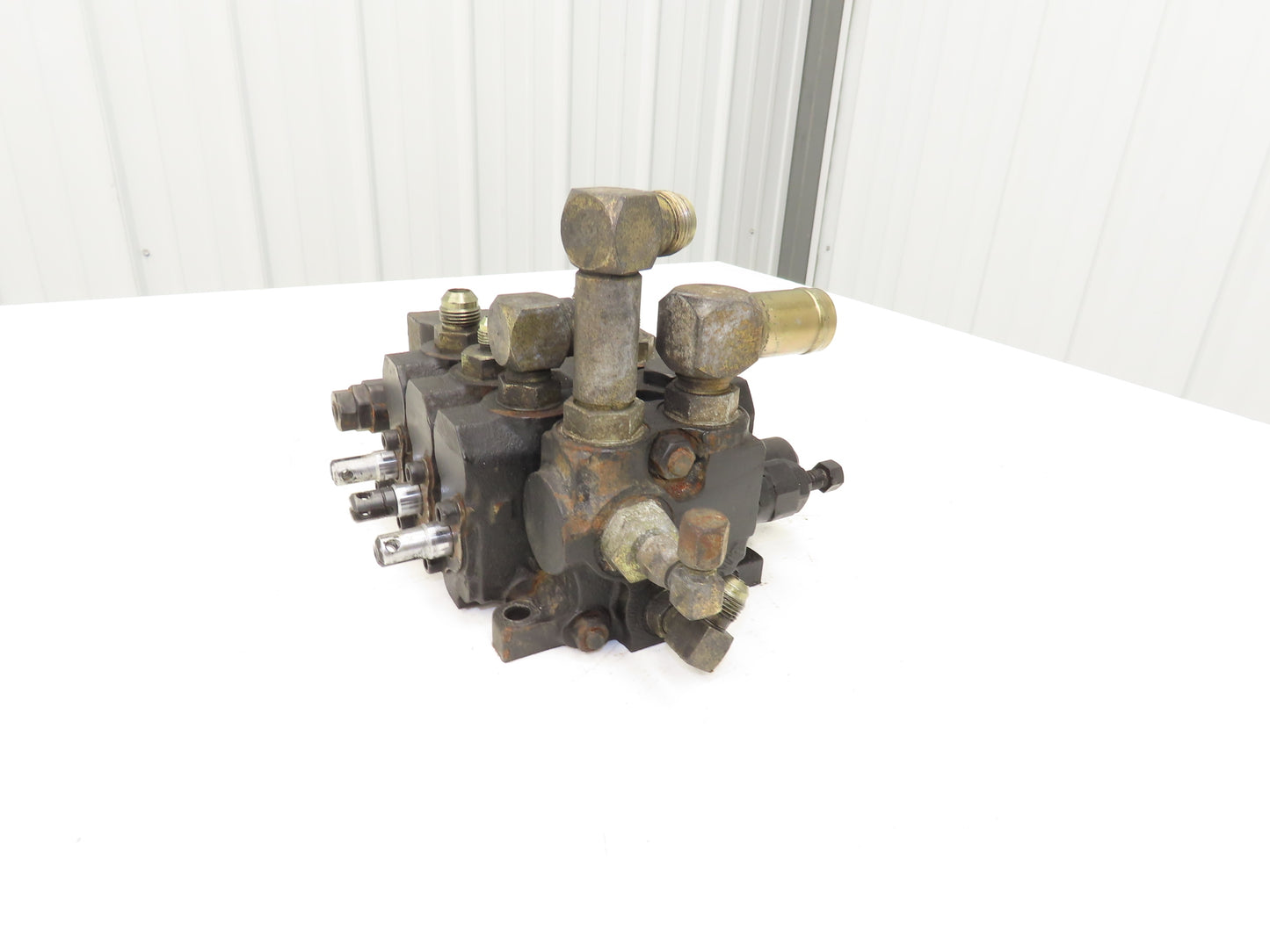 Husco 5000-C331 A Hydraulic 3-Spool Forklift Mast Control Valve Off E60Z-33