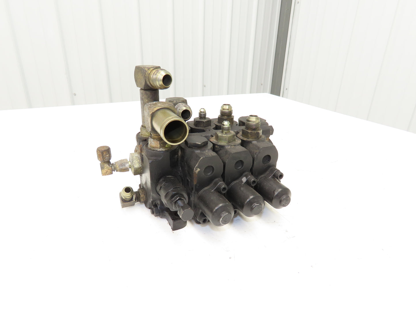 Husco 5000-C331 A Hydraulic 3-Spool Forklift Mast Control Valve Off E60Z-33