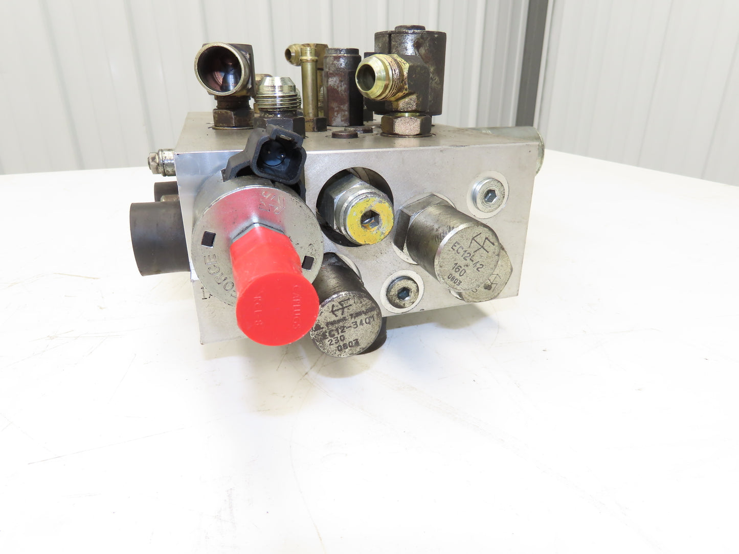 Hyster Hydraulic Manifold Block From E60Z-33 Forklift 8530551