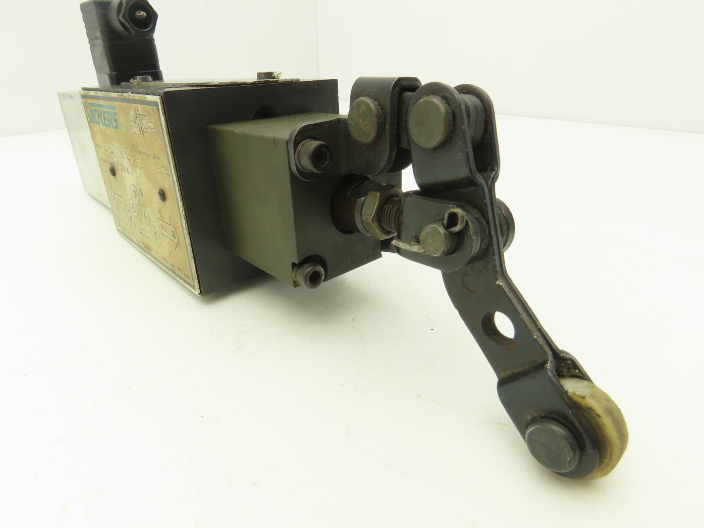 Vickers SDG20S4 012F 50 S553 Directional Control Solenoid Valve Spring Lever