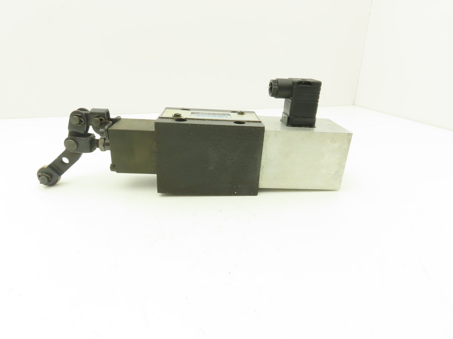 Vickers SDG20S4 012F 50 S553 Directional Control Solenoid Valve Spring Lever