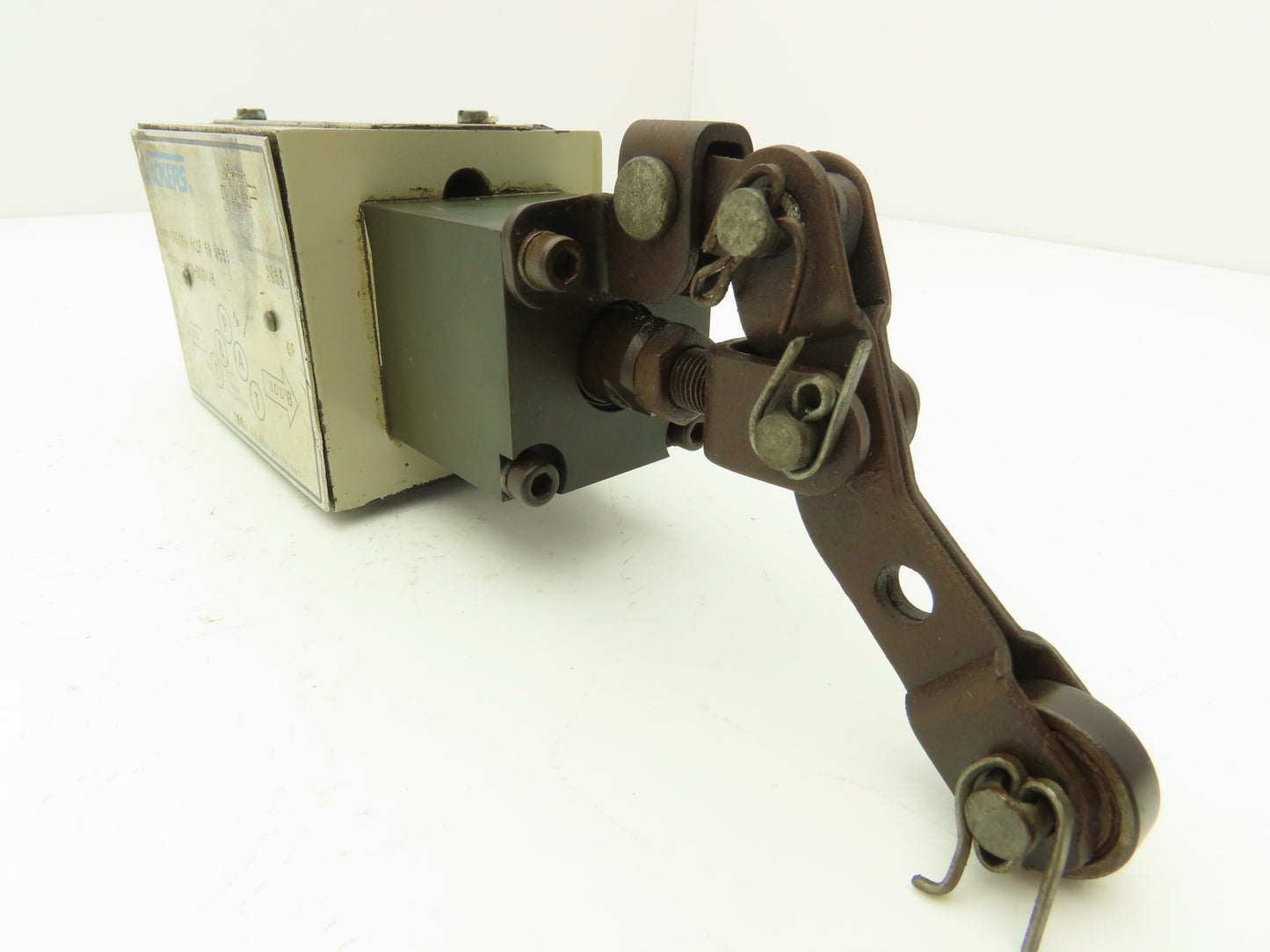 Vickers DG20S4 012F 50 S553 Directional Control Valve Spring Lever