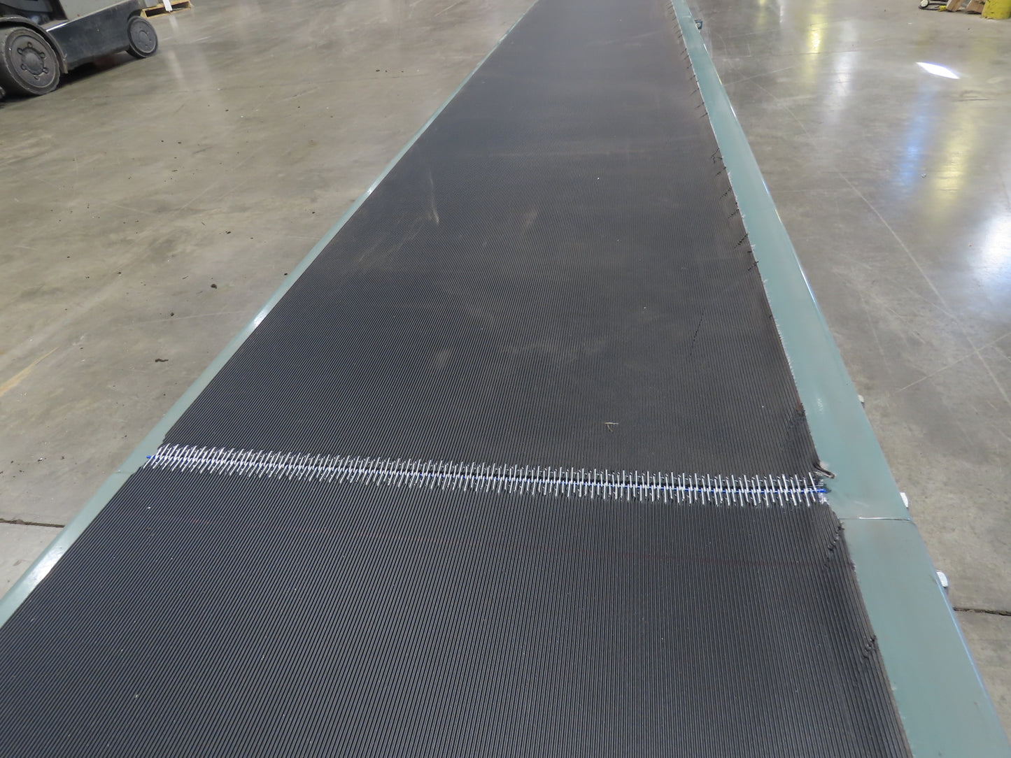 Hytrol 18"x 40' 10" Slider Bed Conveyor 15.5" Belt 2Hp 3PH Center Drive 50FPM