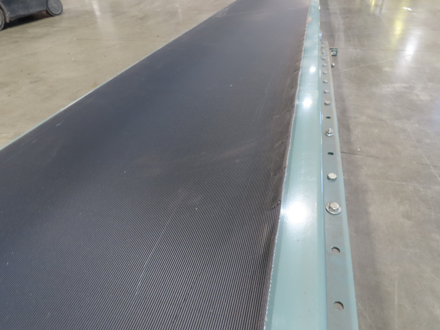 Hytrol 18"x 40' 10" Slider Bed Conveyor 15.5" Belt 2Hp 3PH Center Drive 50FPM