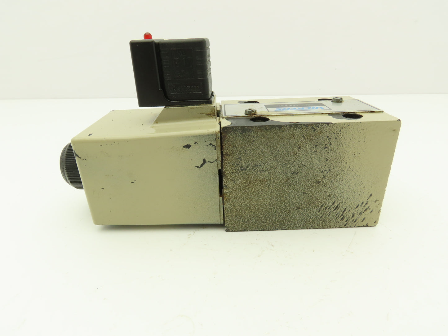 Vickers DG4S4 012B U H 60 S552 Directional Control Solenoid Valve